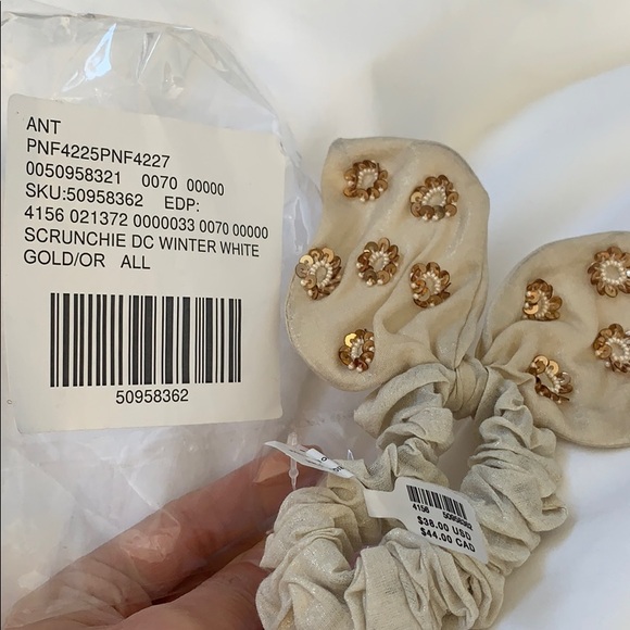 NWT Anthropologie Pearl Embellished Bow Srunchie - Picture 3 of 4